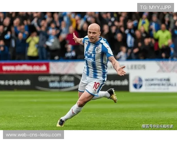 英超举办教练员研讨会,主题为“现代足球中的攻防转换训练”。 英超举办教练员研讨会,主题为“现代足球中的攻防转换训练”。